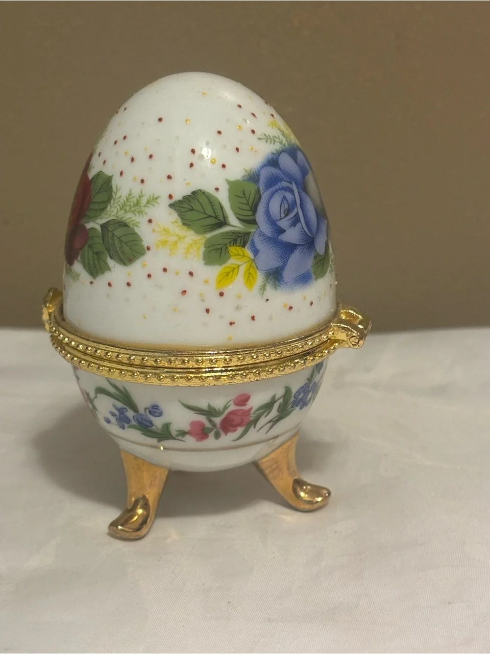 N/A porcelain egg